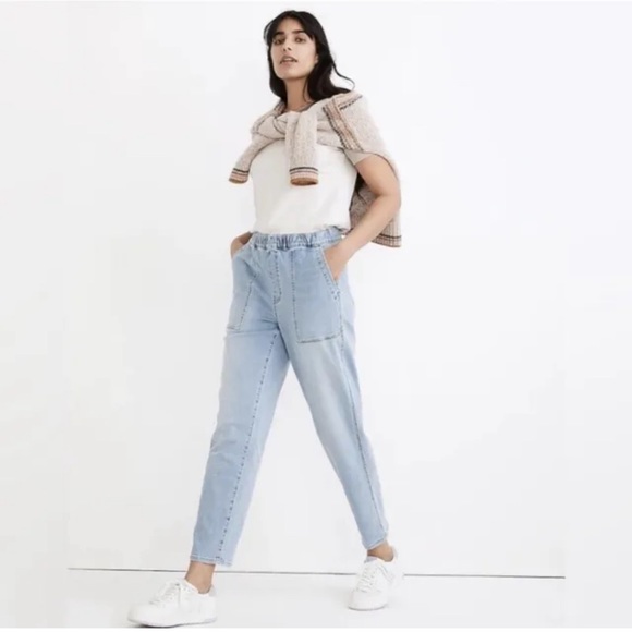 Madewell Pull-On Relaxed Jeans in Bellview Wash - Picture 3 of 12